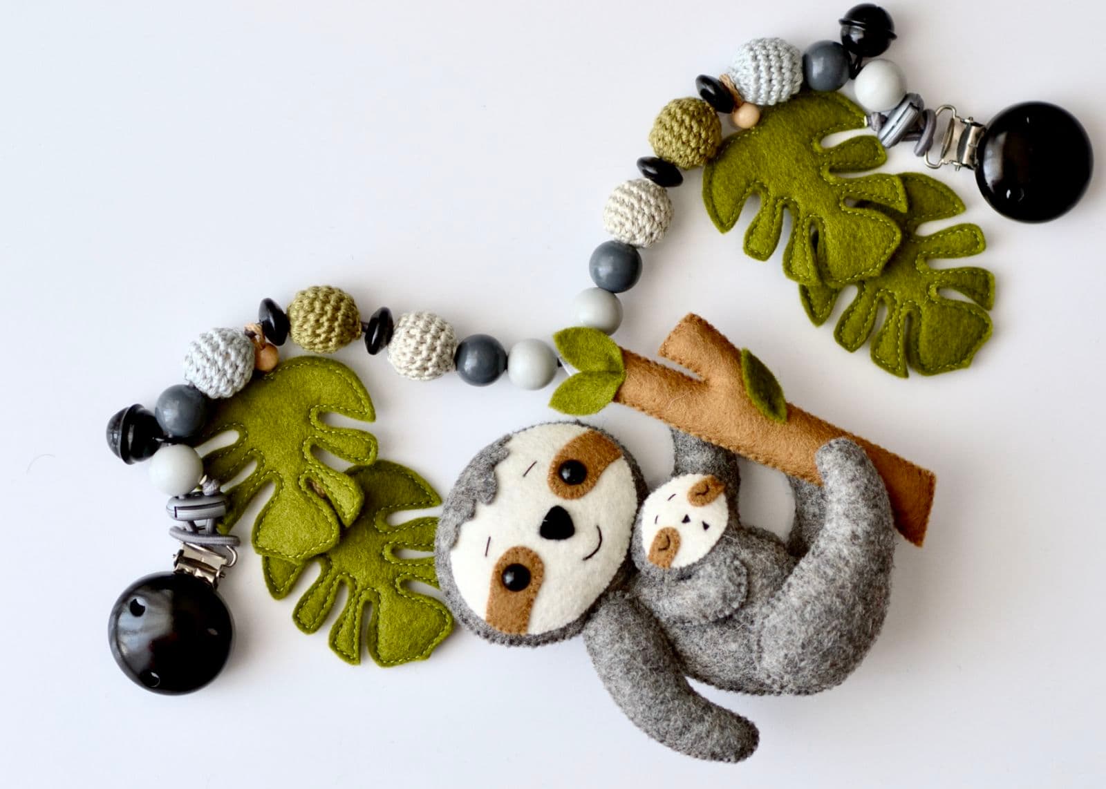 Kinderwagenkette Faultier Grau mit Monstera - 2