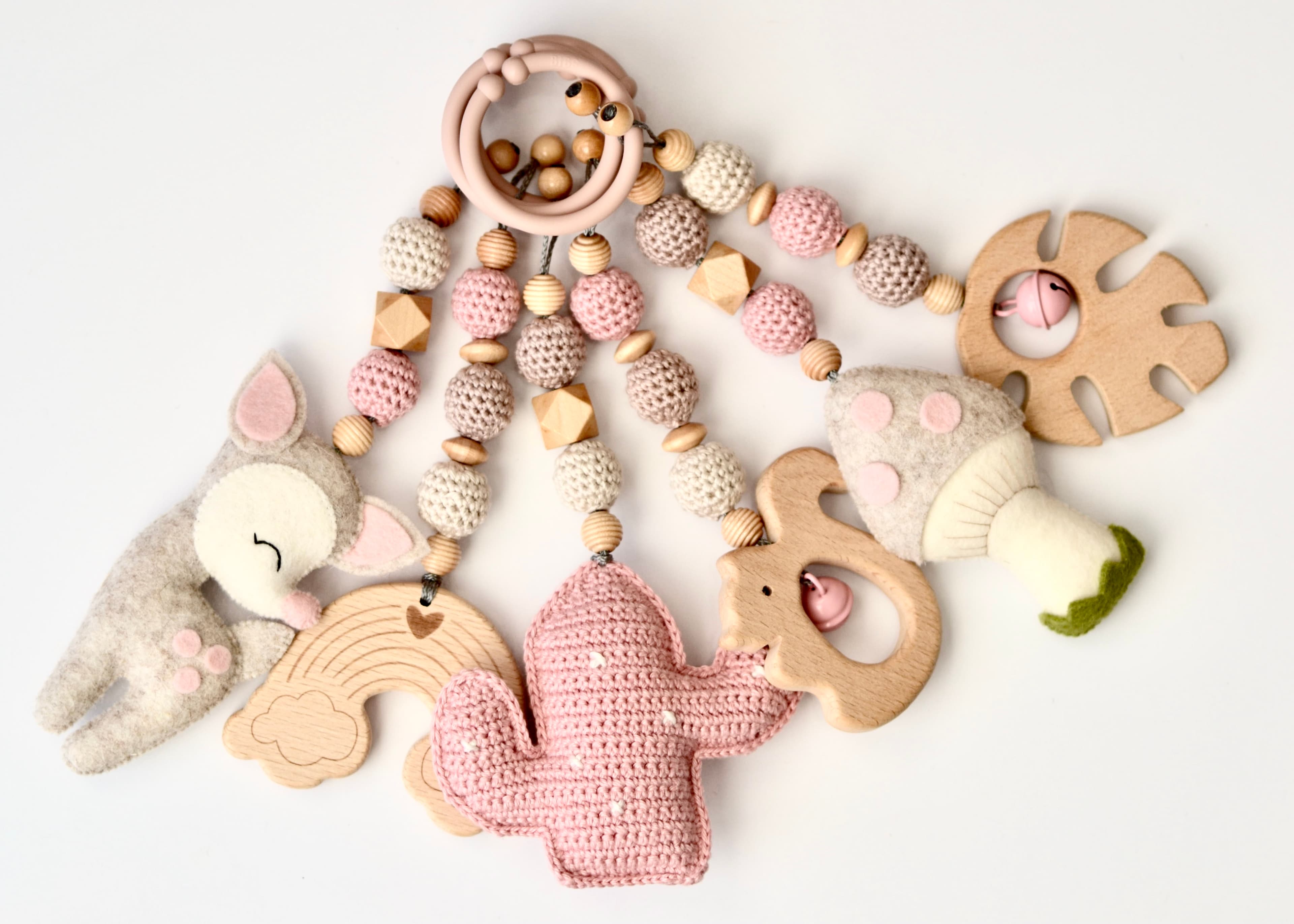 Spielbogen aus Holz, Babyspielzeug, Anhänger Reh , Monstera Blatt - 5