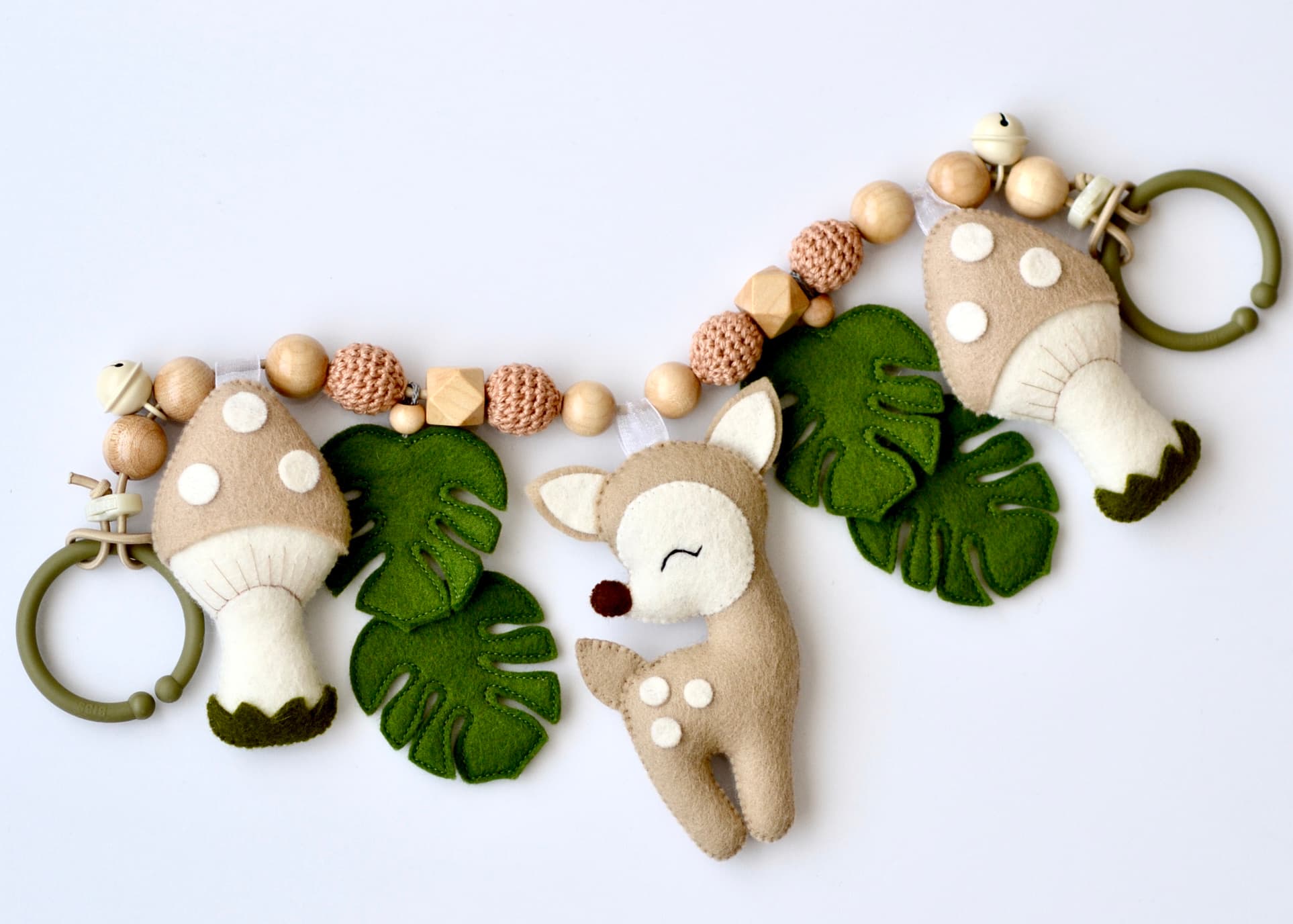 Kinderwagenkette Hirsch und Pilze, Monstera Blatt